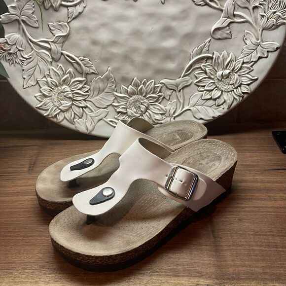 Genuine Leather Insole T-Strap Sandals - 37    🌻🌻🌻🌻 - Picture 3 of 9